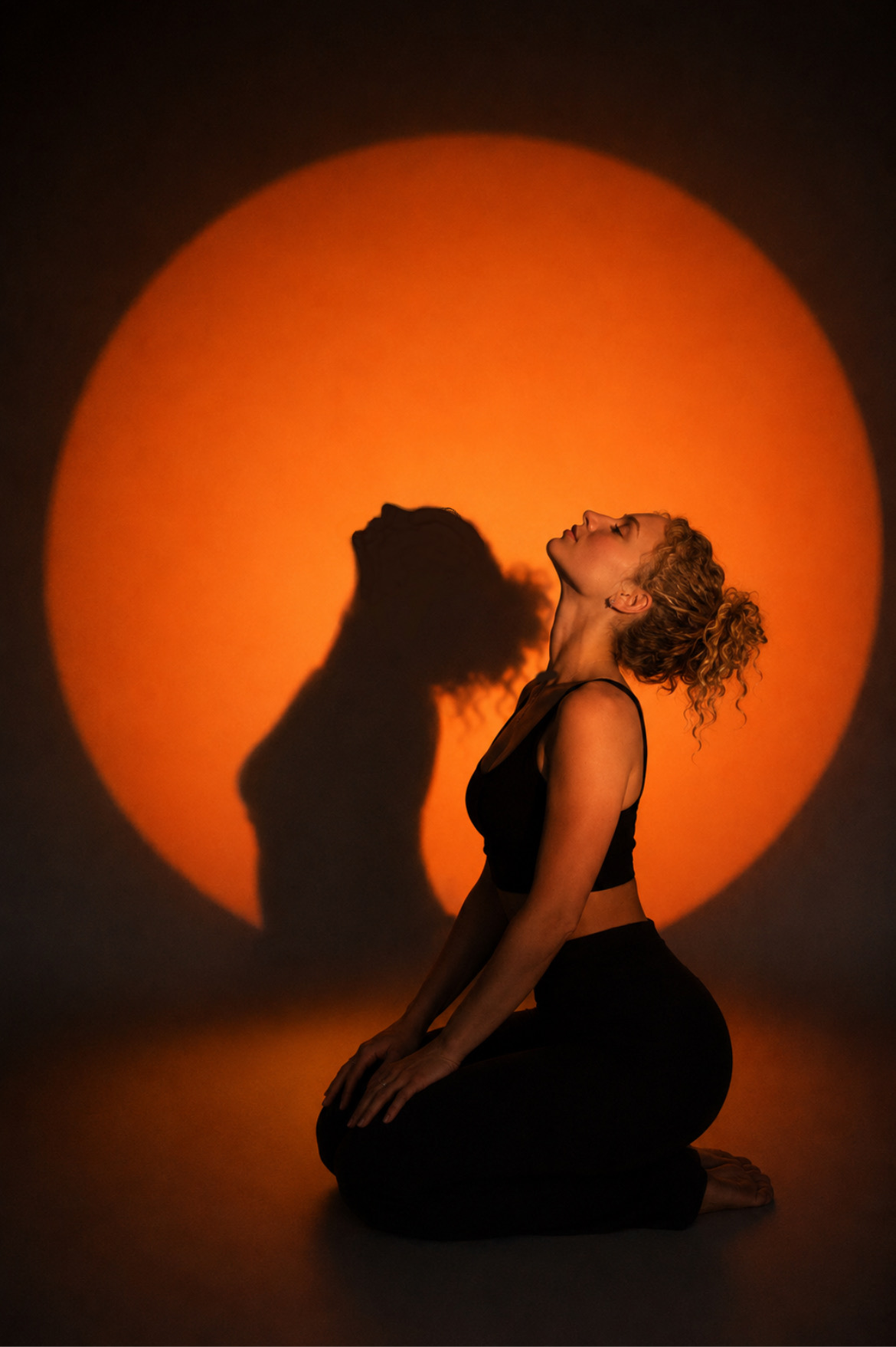 Atmosphärische Silhouette in warmem Licht